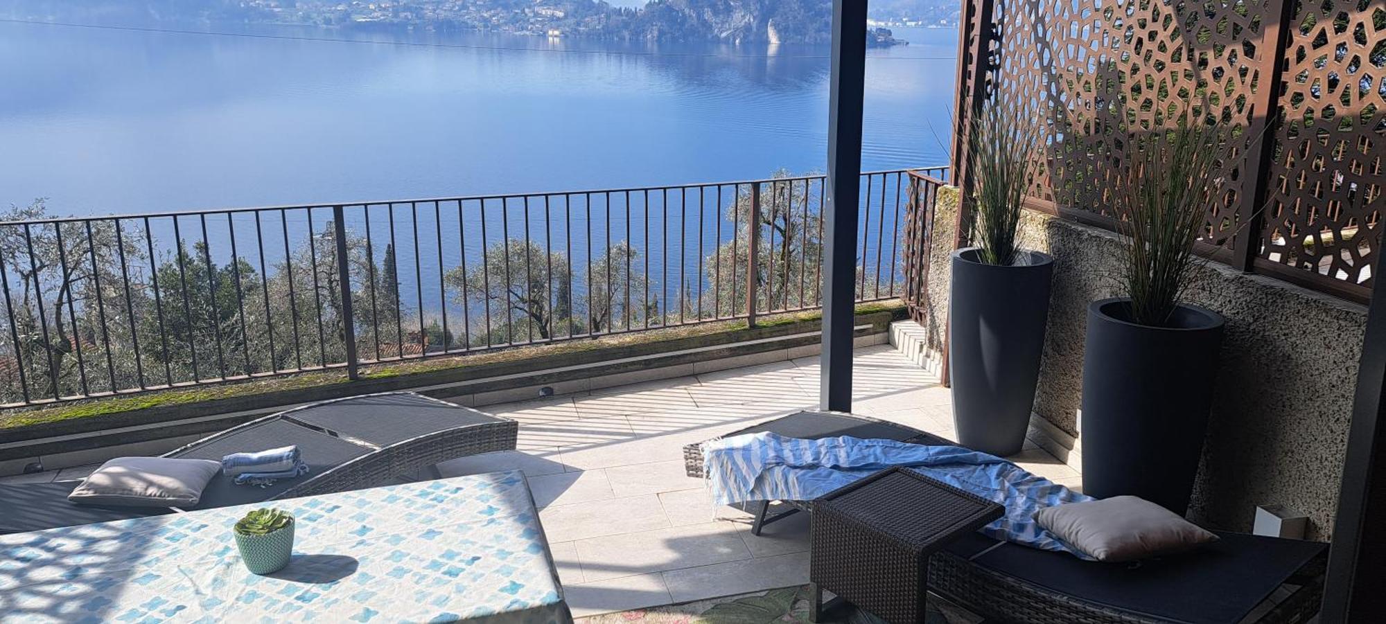 Dream Lake Panorama, Garage In The Center Of Varenna Bagian luar foto